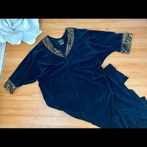 Lucie Ann Beverly Hills Vintage Women’s O/S Black Gold French Terry Nightgown